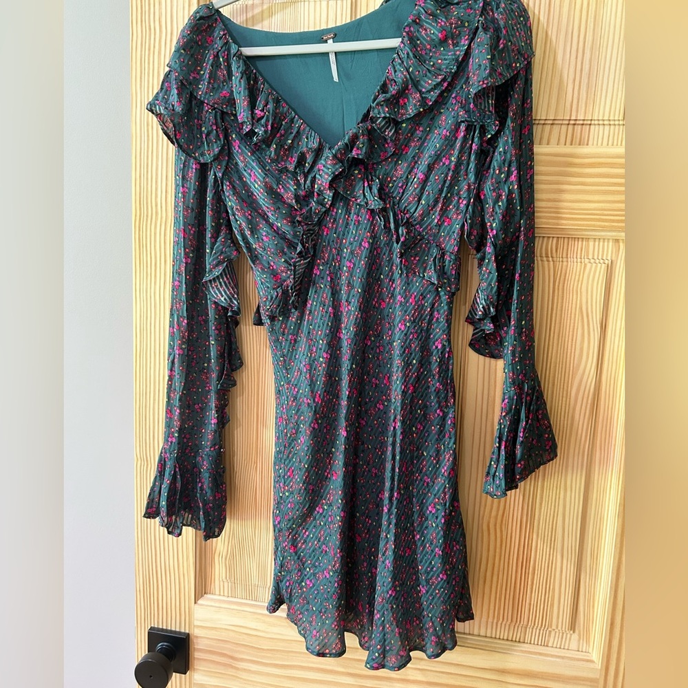 Free people floral midi dress size 6 - fits like XS